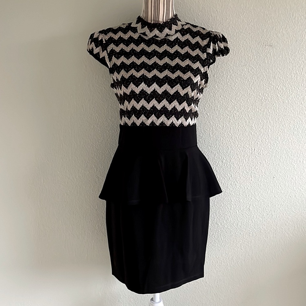 Romeo & Juliet Couture NWT Cap Sleeve Open Back Peplum Dress Black/White M